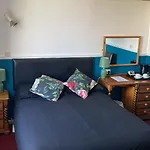 Barons Court Hotel