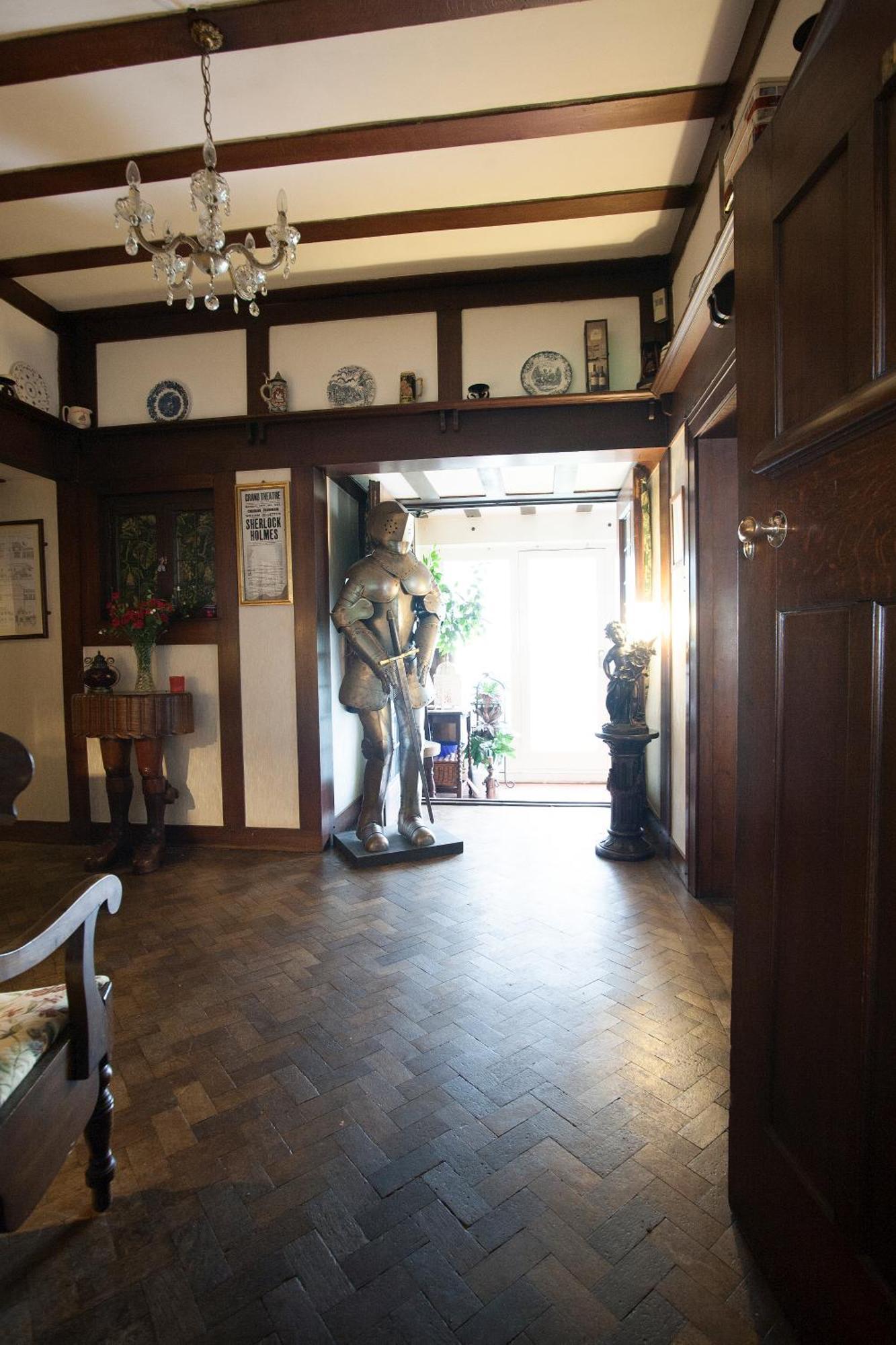 Hotel Barons Court