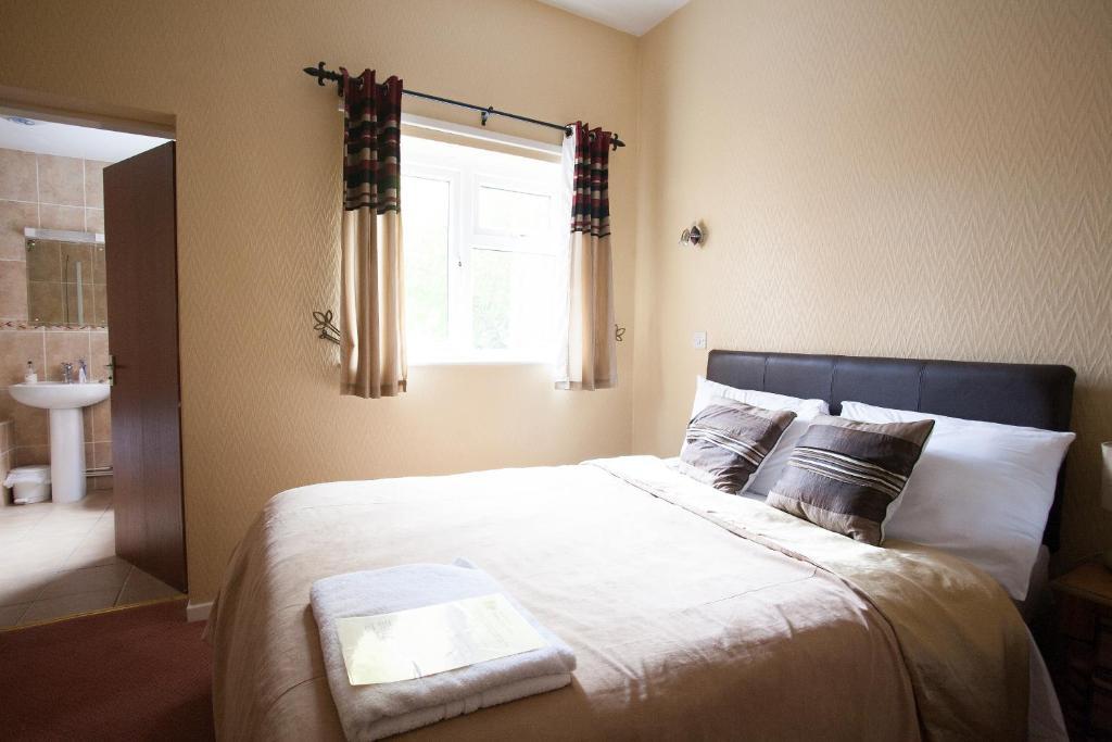 Barons Court 3*
