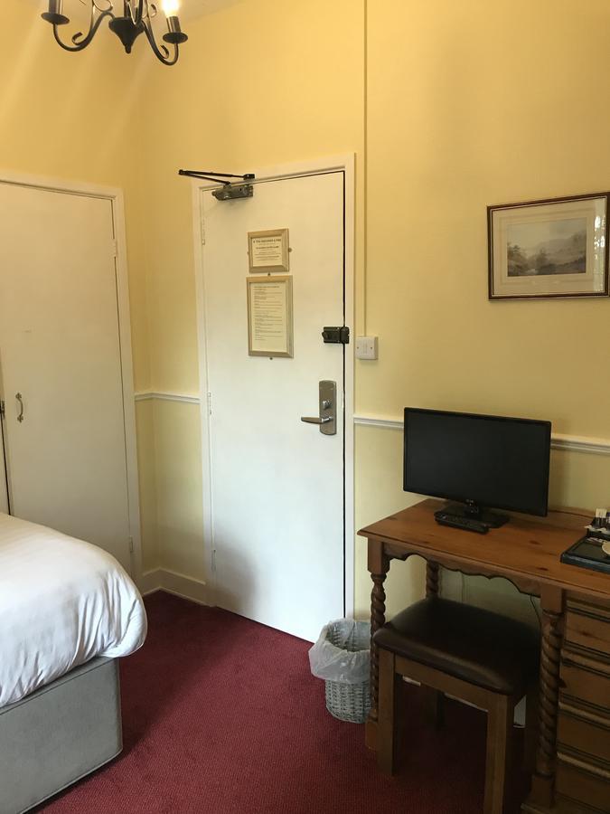 Hotel Barons Court Wolverhampton
