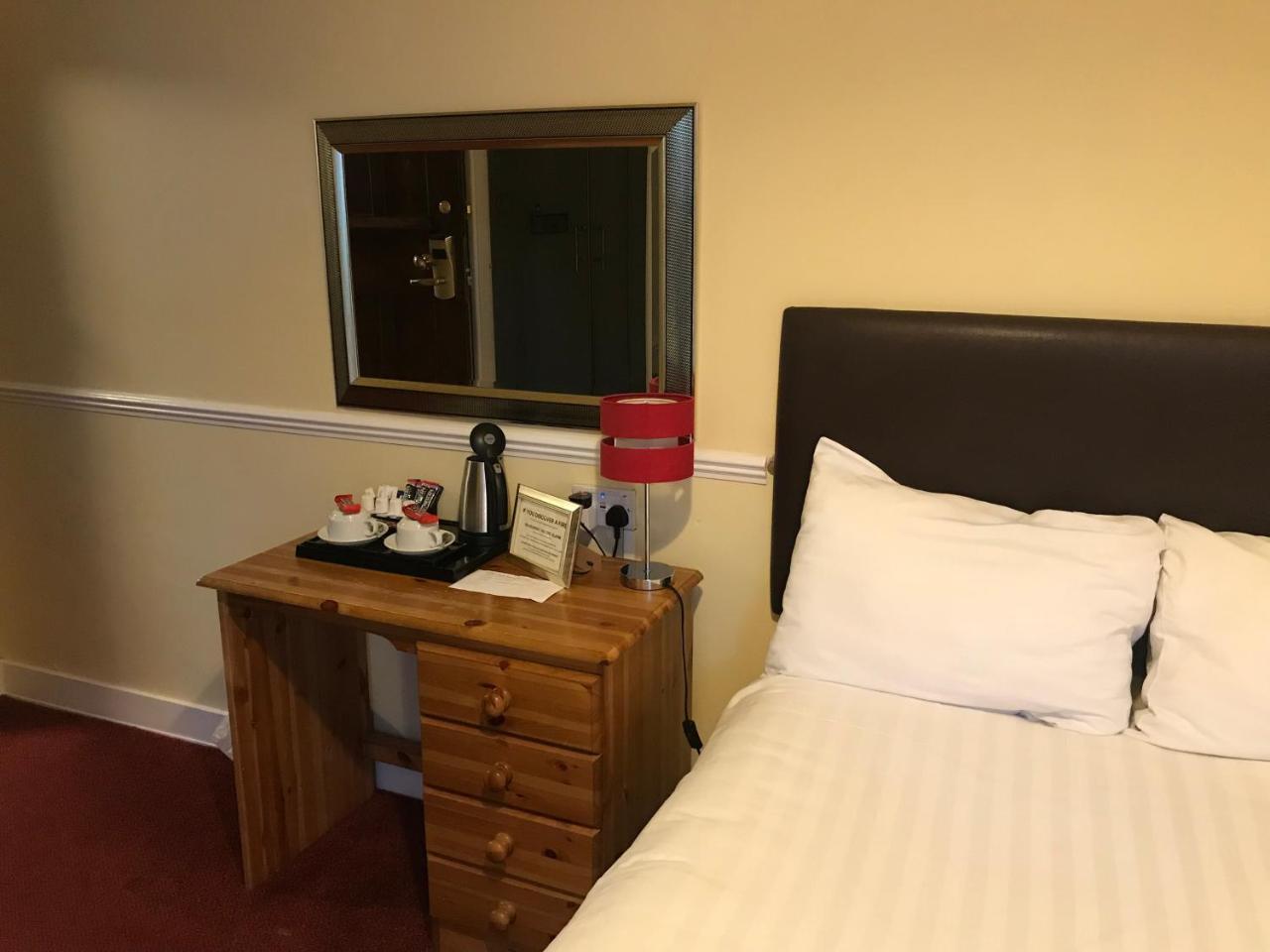 Hotel Barons Court